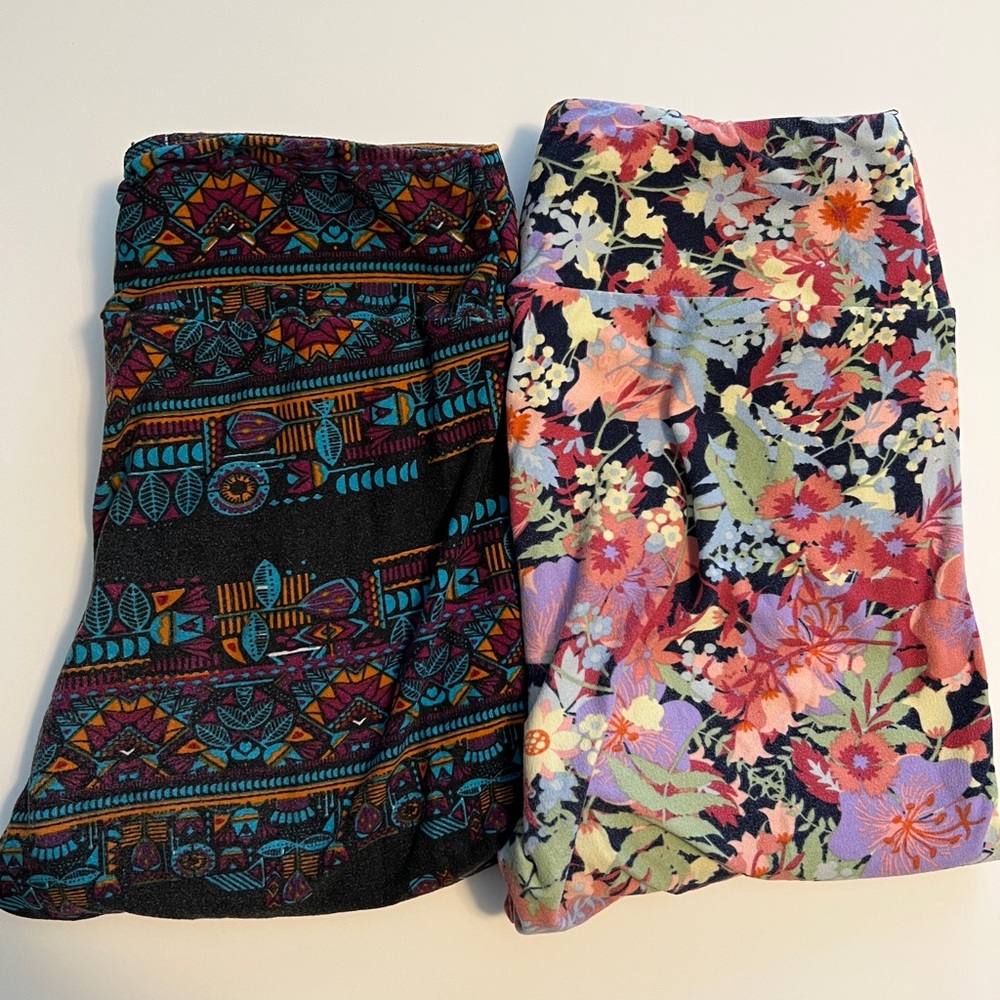 2 pairs Lularoe OS leggings